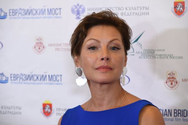 Заслуженная артистка России Алена Бабенко на церемонии открытия III международного кинофестиваля Евразийский мост в Ялте