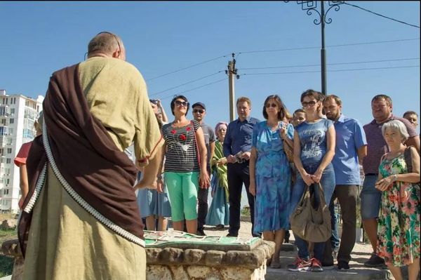 Открытие античного сквера на месте Усадьбы надела №9 хоры Херсонеса Открытие античного сквера на месте Усадьбы надела №9 хоры Херсонеса