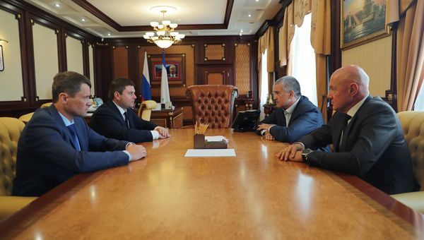 Встреча главы Крыма Сергея Аксенова с заместителем председателя Совета министров ДНР Владимиром Антоновым и и.о. министра строительства и ЖКХ ДНР Сергеем Наумцом Встреча главы Крыма Сергея Аксенова с заместителем председателя Совета министров ДНР Владимиром Антоновым и и.о. министра строительства и ЖКХ ДНР Сергеем Наумцом