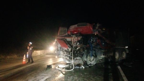 Два грузовика столкнулись под Белогорском