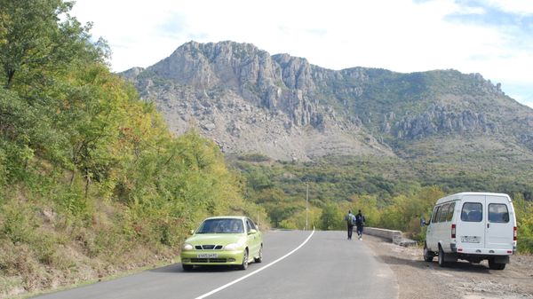 Отремонтированный участок дороги Алушта-Судак-Феодосия возле села Лучистое