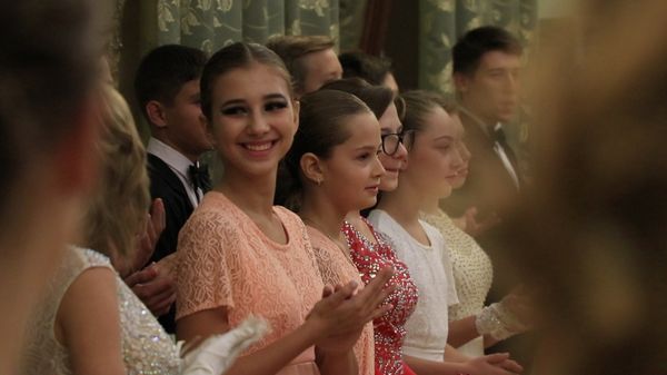 Участница акции Бал у Айвазовского в Феодосии