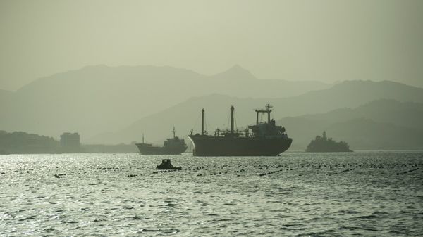 Вид на корабли в море. Архивное фото