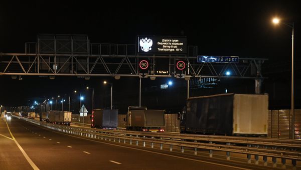 Запуск грузового движения по Крымскому мосту. 1 октября 2018