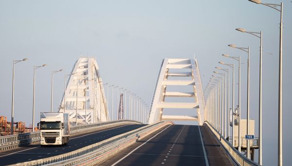 Открытие движения по Крымскому мосту для грузовиков Открытие движения по Крымскому мосту для грузовиков