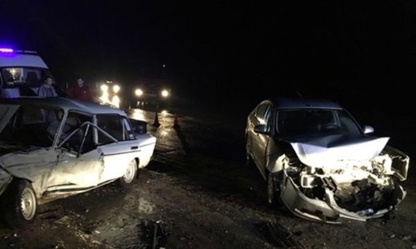  ДТП на трассе Симферополь - Керчь с участием автомобилей ВАЗ-2106 и Nissan Almera