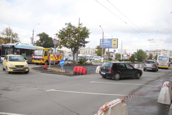 Капитальный ремонт дорог на площади Амет-Хана Султана в Симферополе