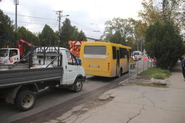 Пробка на улице Севастопольская в Симферополе из-за капитального ремонта дороги