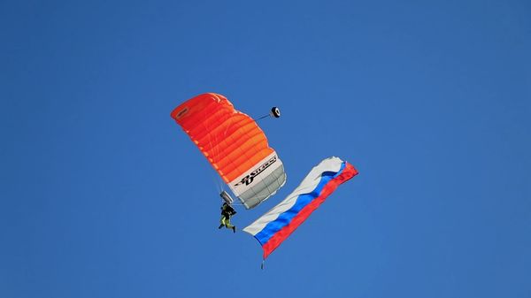 Авиашоу на горе Климентьева в честь годовщины планерного спорта России