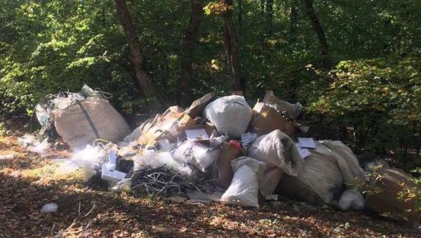 Несанкционированная свалка в микрорайоне Фонтаны в Симферополе