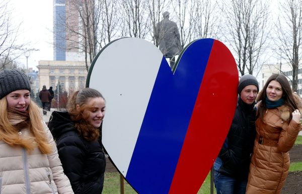 Митинг в Донецке, посвященный годовщине воссоединения Крыма с Россией Митинг в Донецке, посвященный годовщине воссоединения Крыма с Россией