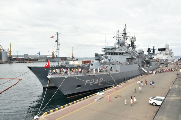 Группа кораблей четырех стран НАТО зашла в порт Одессы Группа кораблей четырех стран НАТО зашла в порт Одессы