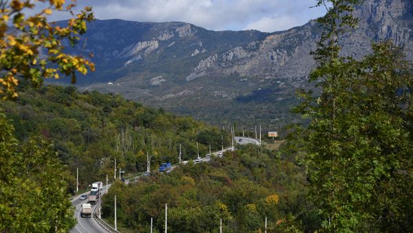 Автомобильная дорога возле Алушты