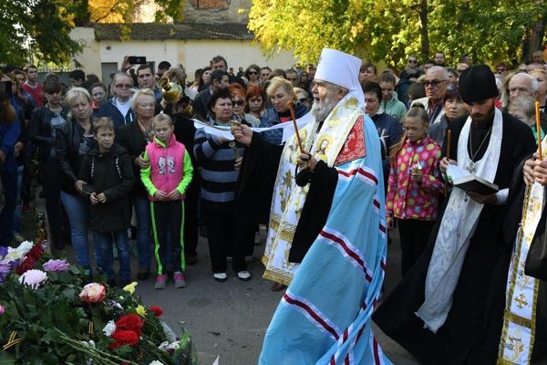 Панихида у Керченского политехнического колледжа ,18.10.2018 г.