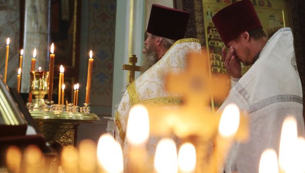 Богослужение в Александро-Невском кафедральном соборе в Симферополе в память о погибших при нападении на Керченский политехнический колледж