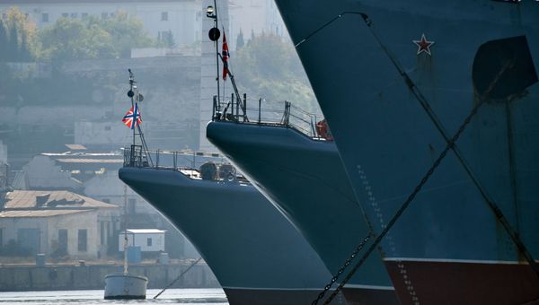 В Крыму объявили трехдневный траур в связи с трагедией в Керчи