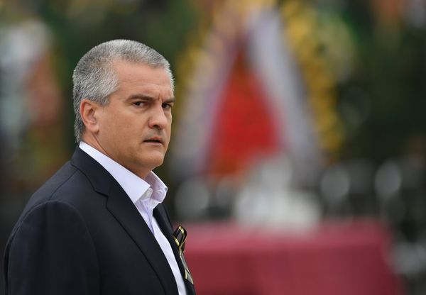 Глава Республики Крым Сергей Аксёнов во время церемонии прощания с погибшими при нападении на Керченский политехнический колледж