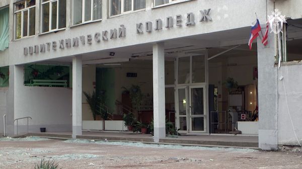 Следователи СК РФ осмотрели место происшествия в керченском колледже Следователи СК РФ осмотрели место происшествия в керченском колледже