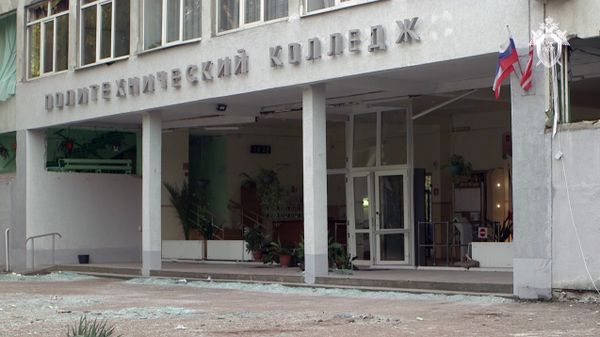 Следователи СК РФ осмотрели место происшествия в керченском колледже Следователи СК РФ осмотрели место происшествия в керченском колледже