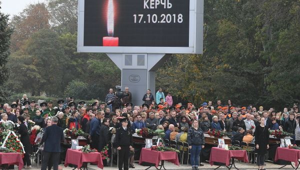 Церемония прощания с погибшими в результате трагедии в Керчи