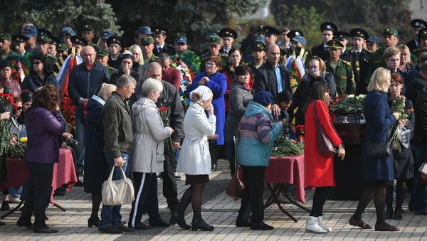 Церемония прощания с погибшими в результате трагедии в Керчи