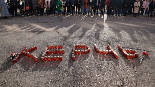 Акции памяти погибших при нападении на керченский колледж