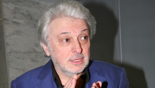 Певец Александр Добрынин