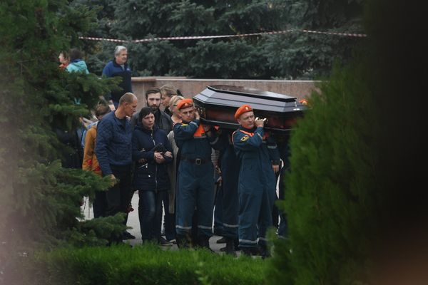 Видео церемонии прощания с погибшими в трагедии в Керченском политехническом колледже Видео церемонии прощания с погибшими в трагедии в Керченском политехническом колледже