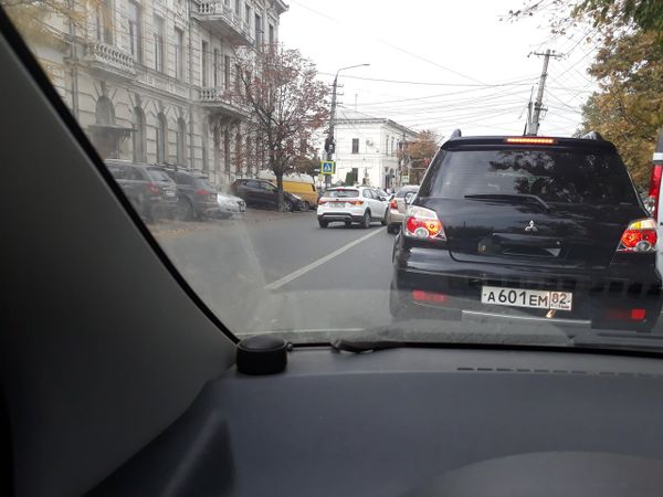 Нарушение ПДД на одной из улиц Симферополя Нарушение ПДД на одной из улиц Симферополя
