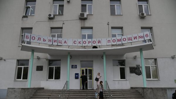 Вход в Симферопольскую клиническую больницу скорой медпомощи №6