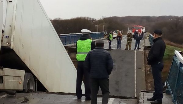 На месте обрушения моста в Приморском крае На месте обрушения моста в Приморском крае