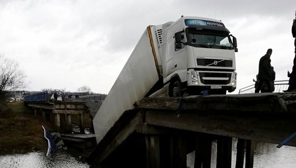 Обрушение автомобильного моста в Приморье Обрушение автомобильного моста в Приморье