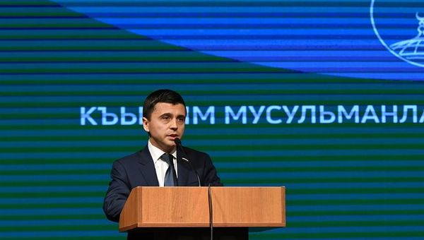 Депутат Госдумы Руслан Бальбек на IV курултае (съезда) мусульман Крыма в Симферополе