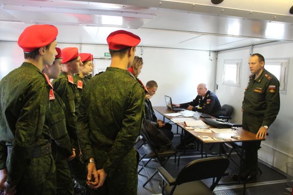 Информационно-агитационная акция Военная служба по контракту – твой выбор! в Феодосии Информационно-агитационная акция Военная служба по контракту – твой выбор! в Феодосии