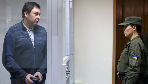 Руководитель портала РИА Новости Украина Кирилл Вышинский на заседании в Херсонском апелляционном суде