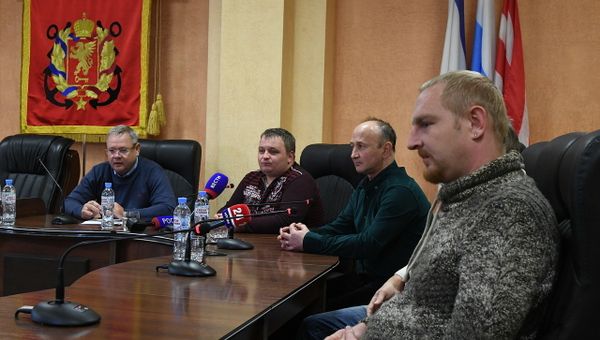 Члены крымского судна Норд на пресс-конференции в Керчи. 31 октября 2018