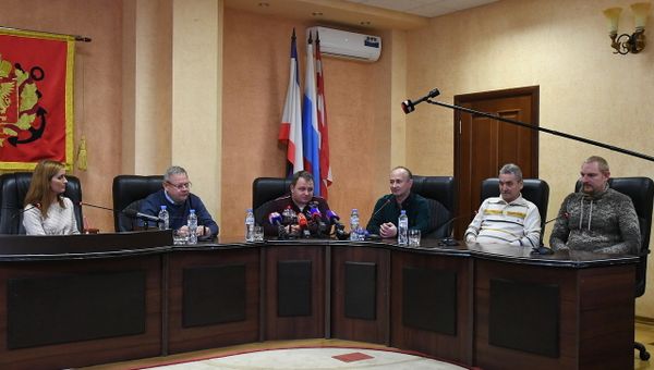 Члены экипажа крымского судна Норд на пресс-конференции в Керчи. 31 октября 2018
