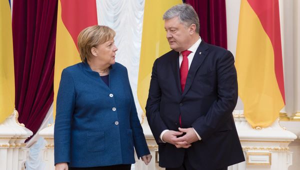 Президент Украины Петр Порошенко и канцлер Германии Ангела Меркель во время встречи. 1 ноября 2018