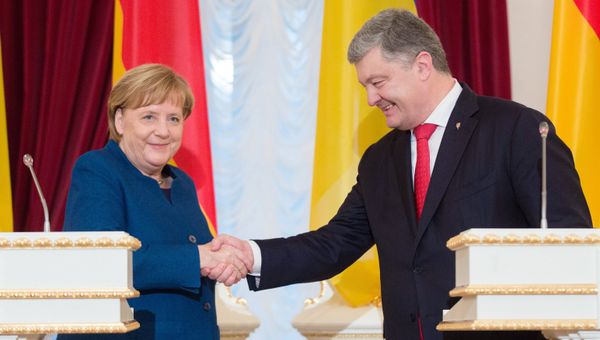 Президент Украины Петр Порошенко и канцлер Германии Ангела Меркель во время встречи в Киеве. 1 ноября 2018