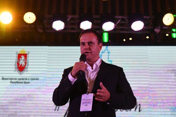 Глава Минкурортов Крыма Вадим Волченко на открытии фестиваля #Ноябрьфест