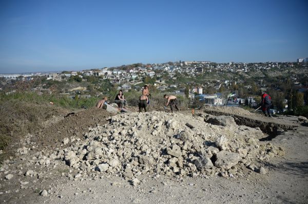 Археологические раскопки на Историческом бульваре в Севастополе Археологические раскопки на Историческом бульваре в Севастополе
