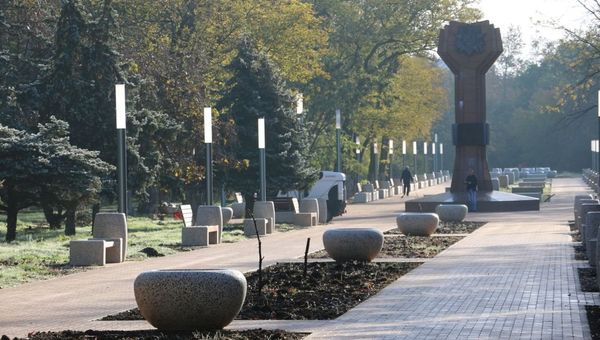Работы по благоустройству Комсомольского парка в Керчи
