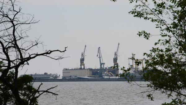 Вид на порт города Мариуполя