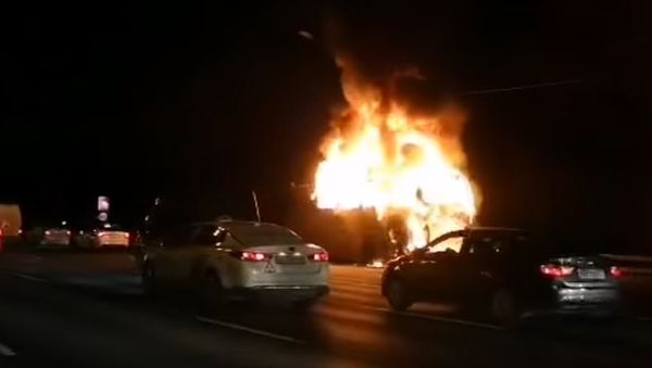 Видео загоревшегося на МКАД автобуса