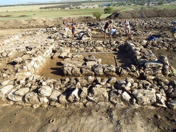  Раскопки древнегреческого поселения Манитра в Крыму 