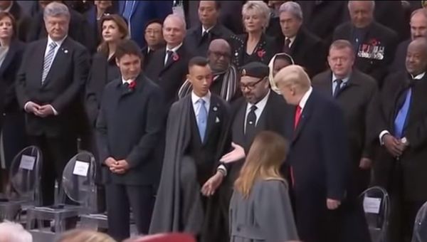 Трамп не пожал руку Порошенко в Париже