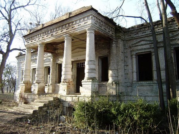 Усадьба Шатилова в селе Цветущее Нижнегорского района Крыма