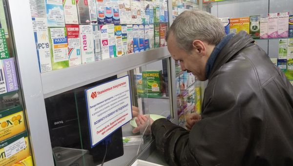 Александр Андреев в одной из аптек Симферополя Александр Андреев в одной из аптек Симферополя