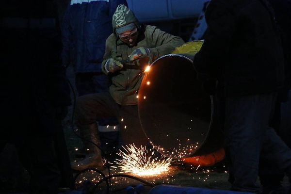 Работы по восстановлению участка теплотрассы Камыш-Бурунской ТЭЦ в Керчи 