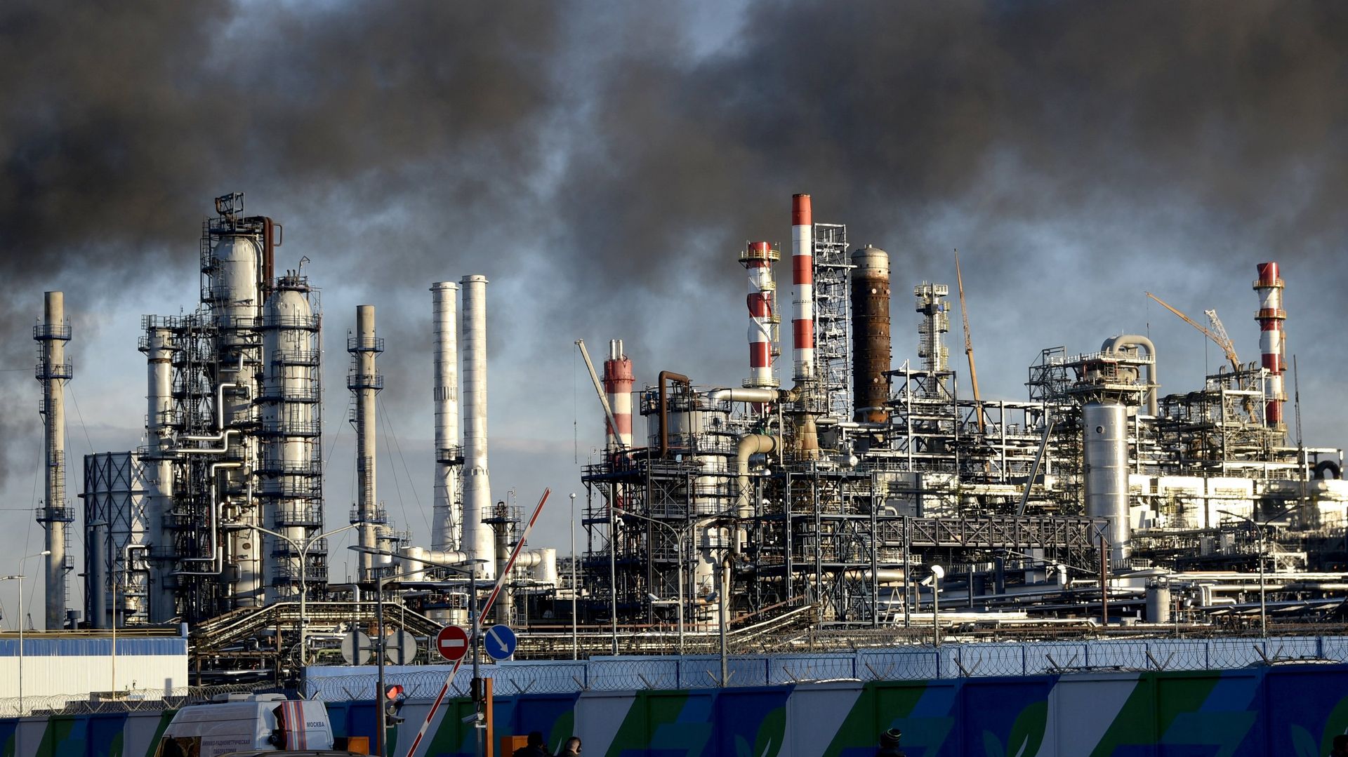 Пожар на Московском нефтеперерабатывающем заводе Пожар на Московском нефтеперерабатывающем заводе - РИА Новости, 1920, 02.09.2026